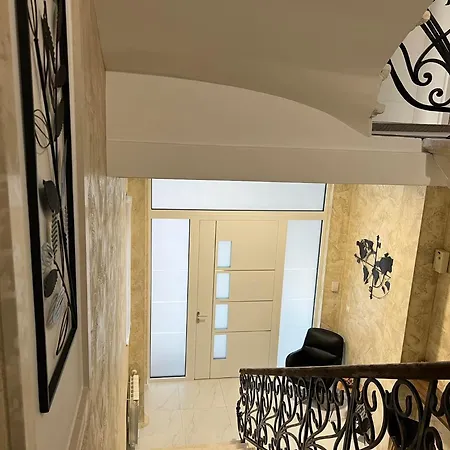 Vip House *